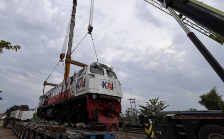 Sinergi Persiapan Angkutan Lebaran, KAI Logistik Kirim 12 Lokomotif ke Pulau Jawa
