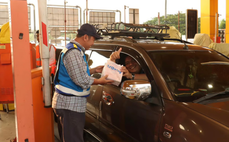 Semarakkan Ramadan 1447H, JTT Bagikan Ribuan Paket Takjil di Gerbang Tol Trans Jawa