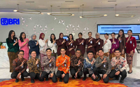 Peringati Hari Kartini, Frontliner BRI Kantor Cabang Khusus Tampil Beda dengan Pakaian Nasional