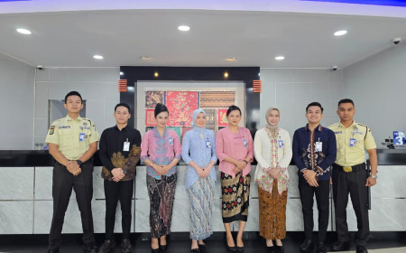 Peringati Hari Kartini, Frontliner BRI Branch Office Rawamangun Tampil Anggun Berkebaya