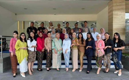 Semarak Hari Kartini, Pekerja BRI Branch Office Gunung Sahari Kenakan Pakaian Nasional Beraneka Warna